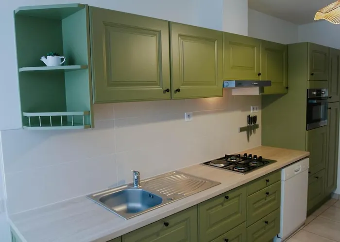 Cozy House With Garden, Comfort For 6 People Maulévrier